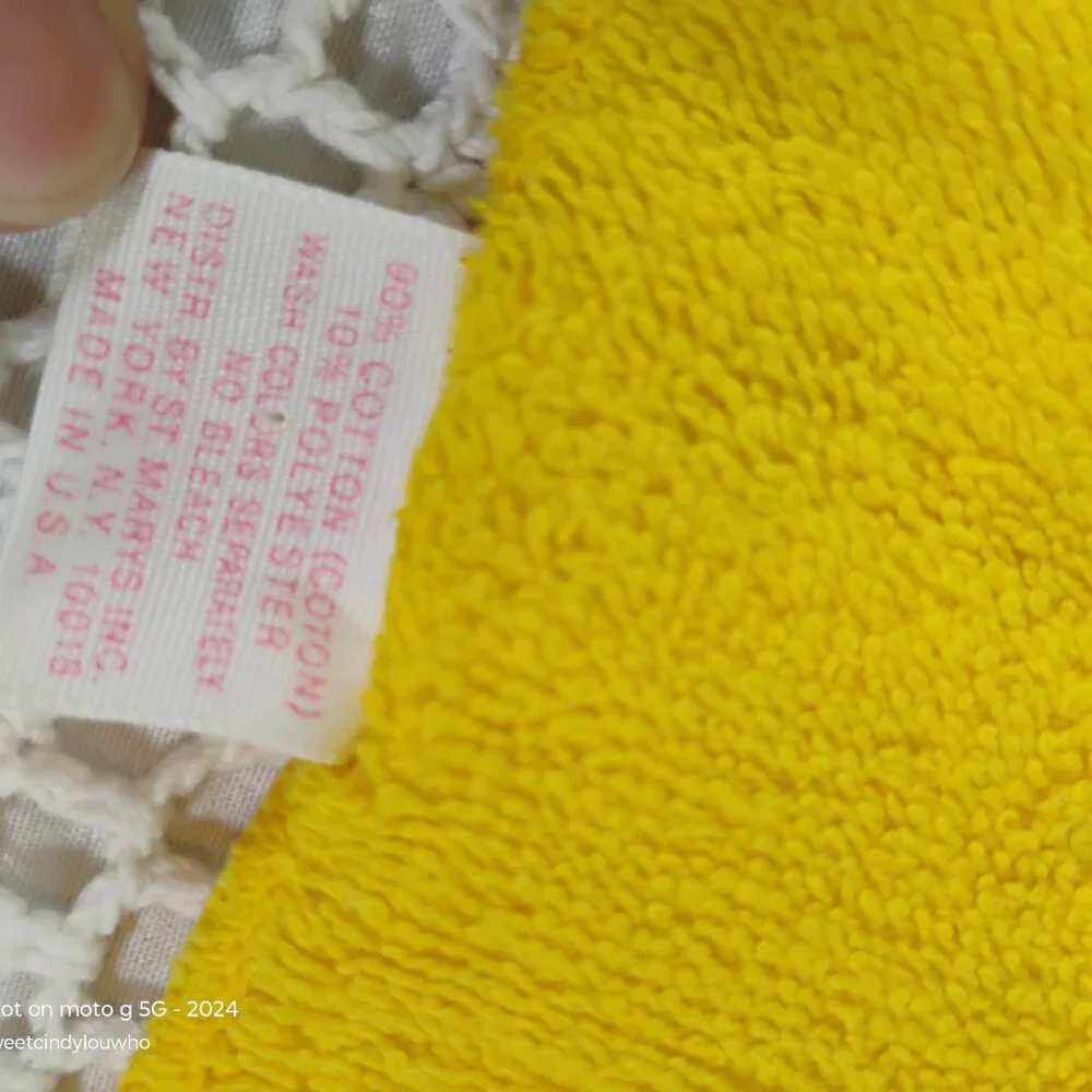 vintage St. Mary's brand bright yellow washcloths set of 2 bright yellow w lace